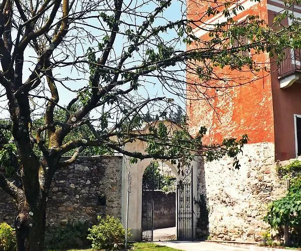 Hostel Del Quadrifoglio Ameno